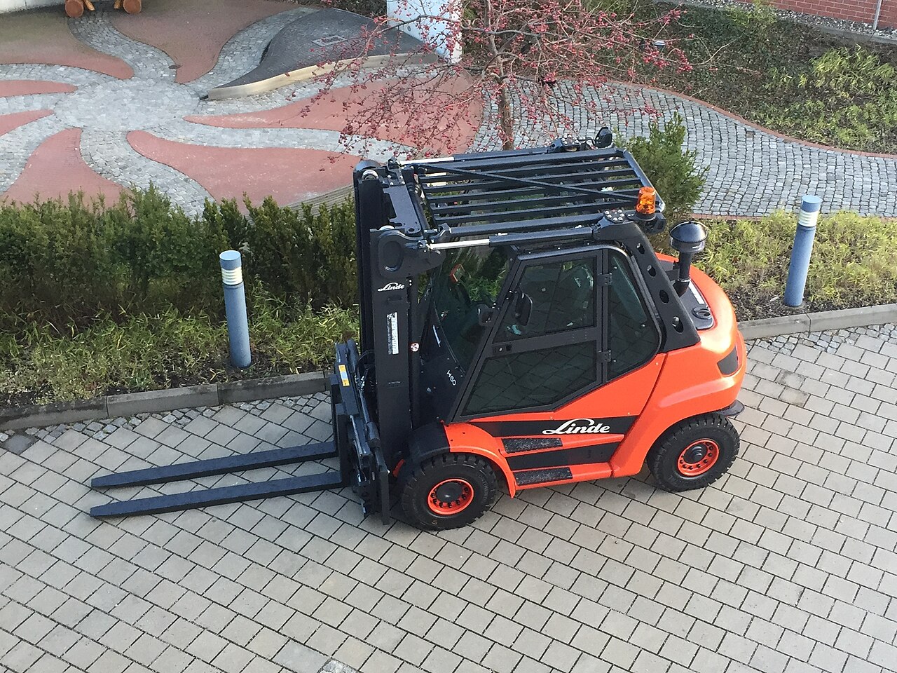 Scena illustrativa per Corso carrelli elevatori semoventi con conducente a bordo completo